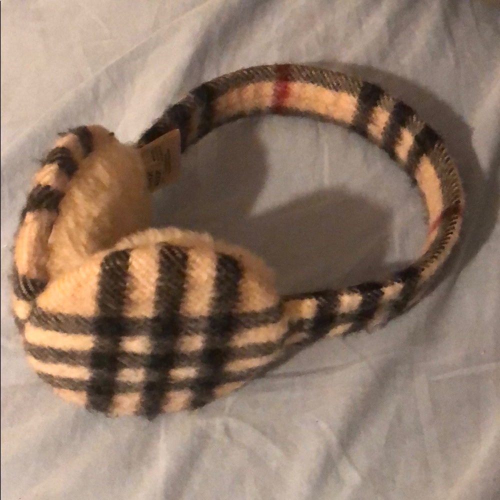 Excellent Burberry ear muffs